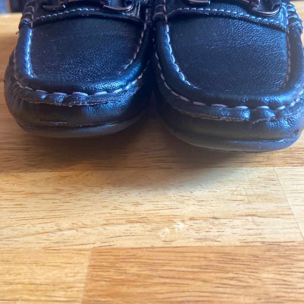 Black dress shoes size 10 toddler. - Picture 6 of 6